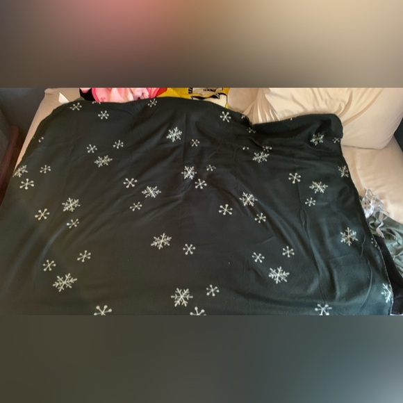 🖤 Fleece throw 💚 - Picture 3 of 9